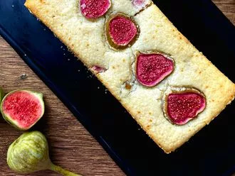 Indulge in the perfect afternoon tea treat with this fresh fig and ricotta cake. Follow our easy recipe for a rich and moist dessert that combines the sweetness of figs with the decadence of ricotta cheese.