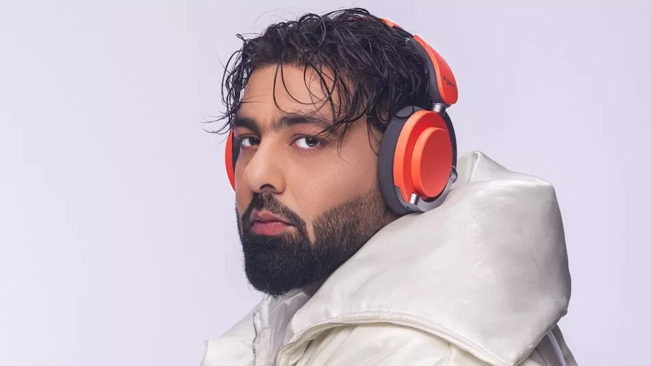 Dyson OnTrac wireless headphones advanced features extended battery life India 40dB ANC customizable ear cushions Bluetooth connectivity aluminium body CNC ceramic caps anodised aluminium caps sound quality MyDyson App custom EQ modes
