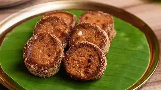 Anjeer and Badam Roll recipe festive treat healthy dessert nutrient-dense snack gluten-free dessert vegan-friendly sweet alternative almond flour jaggery recipe fig layer poppy seeds almond log health benefits antioxidants vitamins minerals weight loss low carb dessert blood sugar levels detoxification immunity boost almond nutrition figs ancient Greeks heart health dessert recipe easy festive dessert