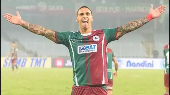 Mohun Bagan ISL Kerala Blasters comeback victory late goals ISL title race Vishal Kaith Jamie Maclaren Jesus Jimenez Milos Drinic Jason Cummings Alberto Rodriguez Jose Molina Mikael Stahre Indian Super League football