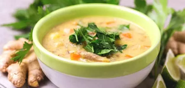 Murgh Zaffrani Shorba saffron chicken soup aromatic spices luxurious soup recipe JW Marriott New Delhi Indian soup recipe fragrant chicken broth saffron-infused delicacy chicken bones coriander roots black cardamom cinnamon sticks cloves green cardamom dry red chillies green chillies ghee saffron turmeric powder garlic ginger coriander leaves warming soup flavorful soup Indian cuisine saffron recipe gourmet soup saffron chicken broth aromatic Indian flavors