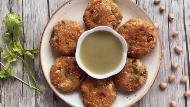 Ramadan 2025 Iftar snacks best Iftar recipes easy Iftar snacks Ramadan food ideas quick Iftar recipes crispy chicken samosa Ramadan special recipes healthy Iftar options keema spring rolls paneer pakoras Falafel recipe stuffed dates Iftar meal ideas Ramadan fasting food mini shawarma wraps dahi vada recipe Iftar desserts sheer khurma recipe sweet vermicelli traditional Ramadan dishes homemade Iftar snacks