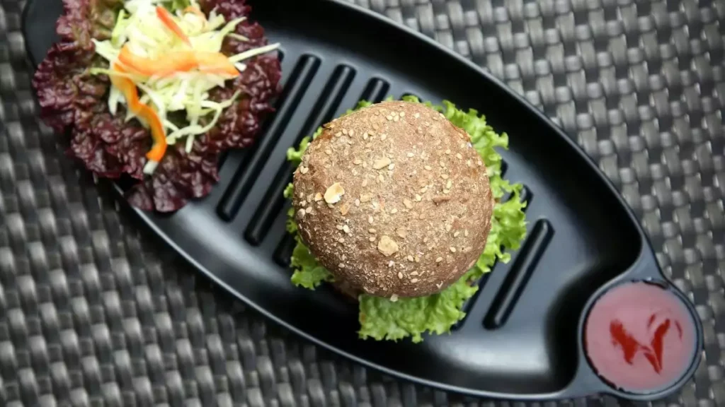 Try this Indian-inspired healthy veggie burger made with potato bonda, amla, aloe vera, and whole-wheat buns. A delicious and nutritious alternative to regular burgers, perfect for guilt-free snacking.