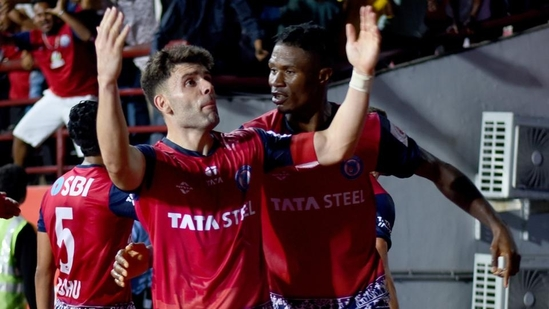 Mohun Bagan SG Jamshedpur FC ISL semi-final Indian Super League JRD Tata Sports Complex Mohun Bagan fans security controversy football fan aggression ISL football news Mohun Bagan SG vs Jamshedpur FC ISL semi-final first leg Javi Hernandez goal Jason Cummings goal Javi Siverio goal ISL playoff clash football stadium incident Mohun Bagan supporters football fan rights ISL Kolkata match Indian football latest updates football fan safety stadium security concerns ISL league shield winners ISL match controversy ISL playoffs 2025 Mohun Bagan SG second leg ISL semi-final football match violence football fan injuries ISL match highlights Mohun Bagan vs Jamshedpur score update ISL news 2025