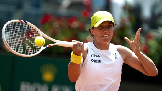 Iga Swiatek Italian Open 2025 Iga Swiatek vs Danielle Collins Swiatek loss Rome defending champion out Swiatek defeated in third round Swiatek Rome 2025 results WTA 1000 updates Danielle Collins beats Swiatek Swiatek clay court record Swiatek French Open preparation Iga Swiatek recent form Swiatek Madrid Open loss Coco Gauff vs Swiatek Collins advances Rome Swiatek upset loss Rome tennis news 2025 Swiatek elimination