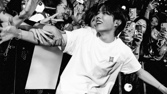 BTS J-Hope Taipei police encounter J-Hope Weverse live J-Hope concert in Taiwan BTS solo activities J-Hope Hope on the Street J-Hope DUI checkpoint Taipei BTS reunion news J-Hope traffic stop video BTS member news BTS military service update J-Hope Weverse moment J-Hope Taiwan performance J-Hope celebrity police check BTS J-Hope live