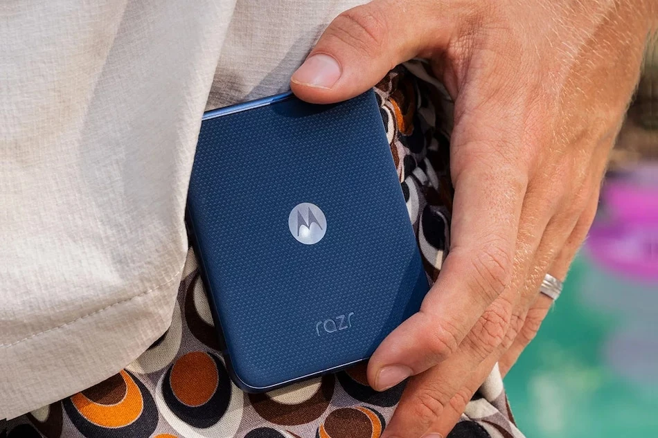 Motorola Razr 60 India launch Motorola foldable phone 2025 Motorola Razr launch date Motorola Razr 60 specifications Motorola Razr 60 price in India Motorola Razr 60 Flipkart Motorola new phone India Motorola Android 15 phone MediaTek Dimensity 7400X smartphone Razr 60 dual camera Razr 60 battery backup foldable phone under 60000 Motorola Razr 60 Pantone colours Gibraltar Sea Spring Bud Lightest Sky foldable smartphones India upcoming phones in India May 2025 Motorola Razr 60 cover display Motorola Razr 60 full HD plus screen pOLED display foldable screen Gorilla Glass Victus protection Motorola foldable with wireless charging Motorola 4500mAh battery phone phones with 30W fast charging phones with 15W