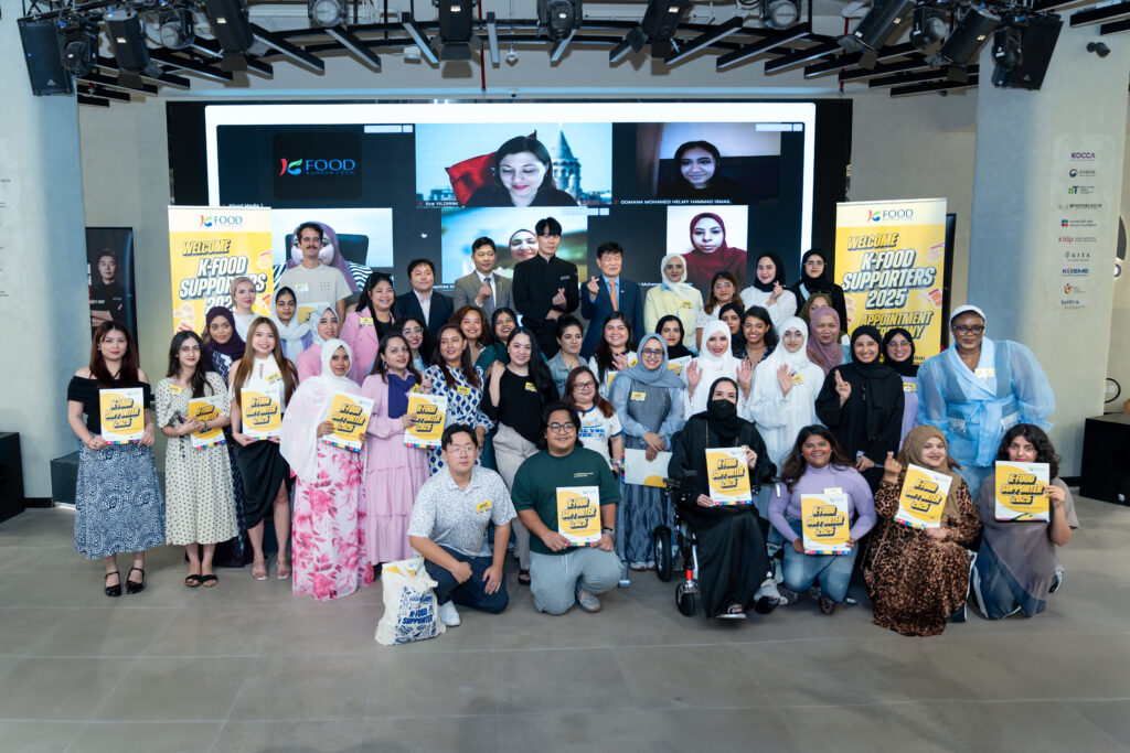 Korean food UAE K-Food supporters Dubai Korean culture in UAE K-Food cooking show Korea 360 Dubai Festival City Mall Chef Choi Hyun-seok Korean cuisine promotion Korean food supporters ceremony Korean cooking demo Korean food fan club Korean food Dubai event cultural food exchange Korean chef Dubai Netflix Culinary Class Wars Korean food marketing AT Center Dubai Korean food global popularity Korean