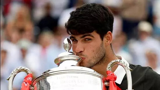 Carlos Alcaraz Wimbledon 2025 Queen’s Club Championship French Open winner Carlos Alcaraz grass court title Alcaraz Queen’s Club final Jiri Lehecka vs Alcaraz Carlos Alcaraz grass performance Wimbledon tennis 2025 tennis transition clay to grass Roland Garros to Wimbledon Alcaraz winning streak Alcaraz Cancun