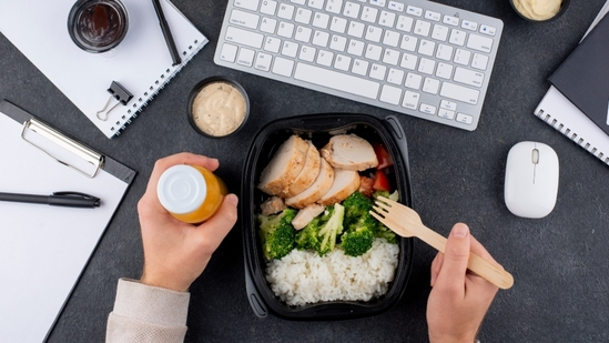 gut health tips mindful eating benefits chewing food 22 times digestion improvement reduce bloating naturally healthy eating habits while working workplace wellness tips nutritionist advice digestion support gut friendly habits how to reduce acidity naturally improve bowel movements naturally healthy eating tips