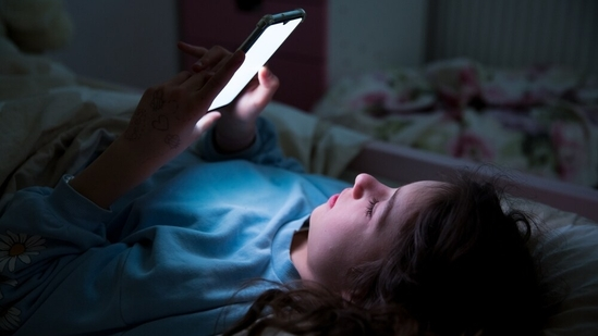 screen time brain health excessive screen exposure digital fatigue eye strain memory loss cognitive decline neurological health smartphone addiction screen addiction prevention brain wellness screen impact gray matter thinning cerebral cortex memory problems mental clarity digital detox screen time effects screen usage brain performance health consequences of screen time brain-friendly habits tech-free bedtime routine