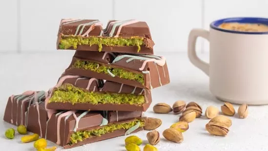 World Chocolate Day trending desserts viral chocolate dessert Dubai chocolate tanghulu crookie cronut mochi bubble waffles gelato churros con chocolate pastel de nata egg waffles viral sweet treats TikTok desserts must-try desserts global dessert trends viral food ASMR desserts international desserts chocolate day sweets