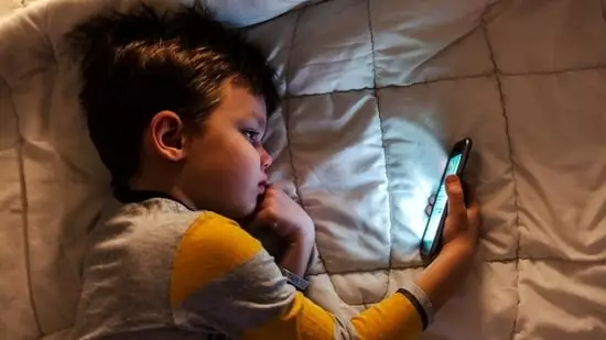 child brain development parenting tips screen time effects kids attention span child brain health playtime for kids kids brain growth digital screen impact kids nutrition for brain cognitive skills in children healthy brain habits parenting advice brain development expert neurologist tips for parents child learning activities kids sleep and growth parenting and mental health early childhood development educational play ideas screen