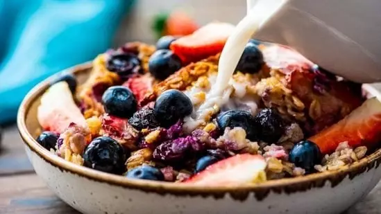 heartburn relief natural foods for acid reflux top foods for heartburn AIIMS gut doctor diet to reduce acid reflux what causes heartburn how to treat heartburn without medicine heartburn symptoms acid reflux relief tips healthy digestion foods that ease heartburn ginger for heartburn fennel seeds for digestion chamomile tea benefits for acid reflux oatmeal for digestion best fruits for acid reflux bananas and melons for heartburn low acid foods for gut health holistic remedies for heartburn natural acid reflux treatment herbal teas for