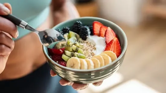 social media diet trends weight loss tips viral diet risks health expert advice fad diets keto diet intermittent fasting detox drinks online nutrition advice weight loss myths extreme diets eating disorders orthorexia healthy weight loss rapid transformation online fitness tips liver detox side effects kidney cleanse dangers social media influence on health celebrity diet plans quick fix diets crash diets social media food trends diet