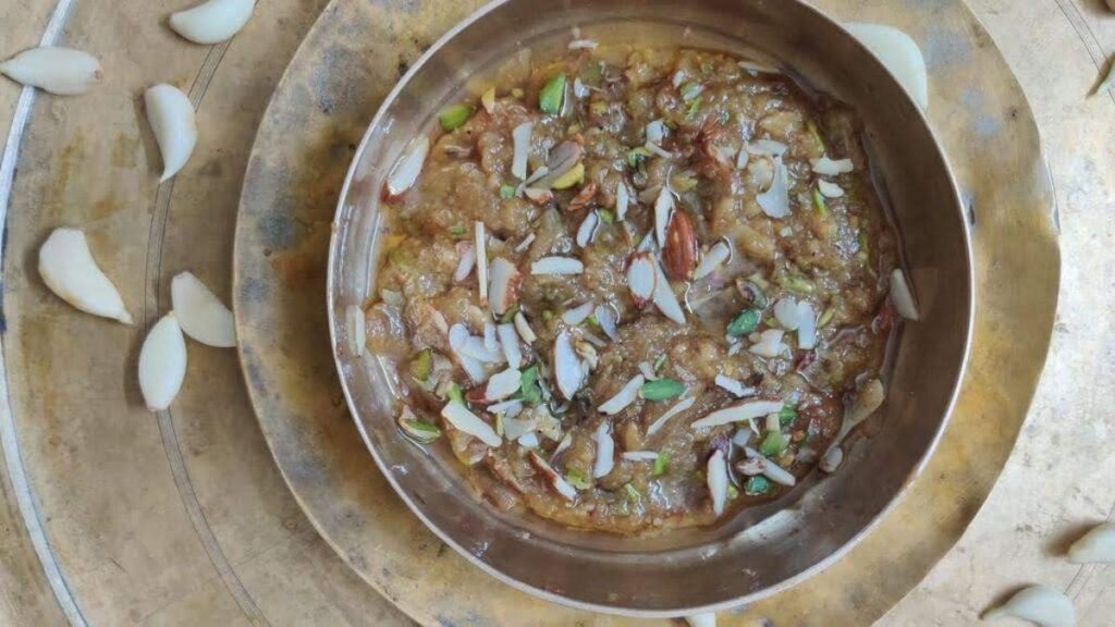 Rajasthani garlic halwa traditional halwa recipe Indian desserts ghee sweets how to make lehsun ka halwa khoya halwa garlic sweet dish Indian festival recipes Rajasthani sweet recipes unique halwa recipes homemade Indian halwa easy garlic halwa winter desserts traditional Indian sweets lehsun halwa with milk authentic Rajasthani recipe khoya sweets ghee halwa dry fruit halwa Indian garlic recipe sweet garlic dish