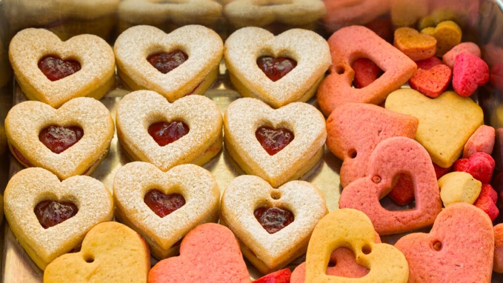 Yummy In The Tummy Lunch Box heart shaped tteokbokki tteokbokki recipe Korean tteokbokki recipe lunch box recipe easy tteokbokki recipe mozzarella cheese lunch box Korean food recipe kids lunch recipe spicy tteokbokki sweet and spicy sauce Korean rice cake recipe spring onion garnish sesame seeds topping glutinous rice flour recipe gochujang sauce gochugaru spicy Korean recipe quick lunch ideas healthy lunch box recipe cooking at home easy Korean recipes vegetarian tteokbokki