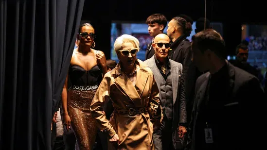 Meryl Streep Anna Wintour Milan Fashion Week 2025 Dolce and Gabbana Spring Summer 2026 The Devil Wears Prada Miranda Priestly Meryl Streep Milan fashion show Anna Wintour Vogue editor Anna Wintour retirement Meryl Streep first fashion show celebrity reunion viral celebrity moments Hollywood icons fashion industry icons Milan Fashion Week highlights Dolce and Gabbana runway fashion legends Devil