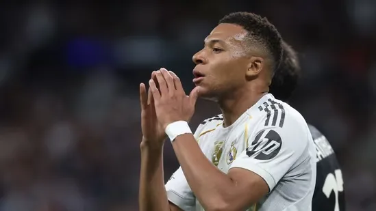 Real Madrid vs Barcelona El Clasico 2025 Real Madrid Barcelona Mbappe Vinicius Jr Jude Bellingham Arda Guler Pedri Lamine Yamal Rashford Ferran Torres La Liga clash Santiago Bernabeu Real Madrid lineup Barcelona lineup Mbappe vs Barcelona Vinicius vs Kounde Yamal vs Valverde El Clasico prediction La Liga top clash Real Madrid formation Barcelona injuries Raphinha absence Real Madrid tactics Barcelona tactics Carlo