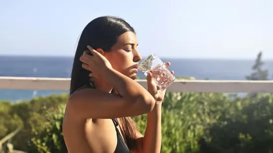 kidney health morning habits urologist tips prevent kidney damage hydration drinking water morning avoid holding pee avoid painkillers empty stomach rehydrate after exercise healthy breakfast kidney care kidney tips maintain kidney function kidney-friendly routine kidney protection healthy morning routine morning hydration kidney wellness kidney safety kidney doctor advice kidney expert Dr Venkatsubramaniam kidney prevention signs kidney disease risk reduce kidney strain morning health habits start day healthy hydration