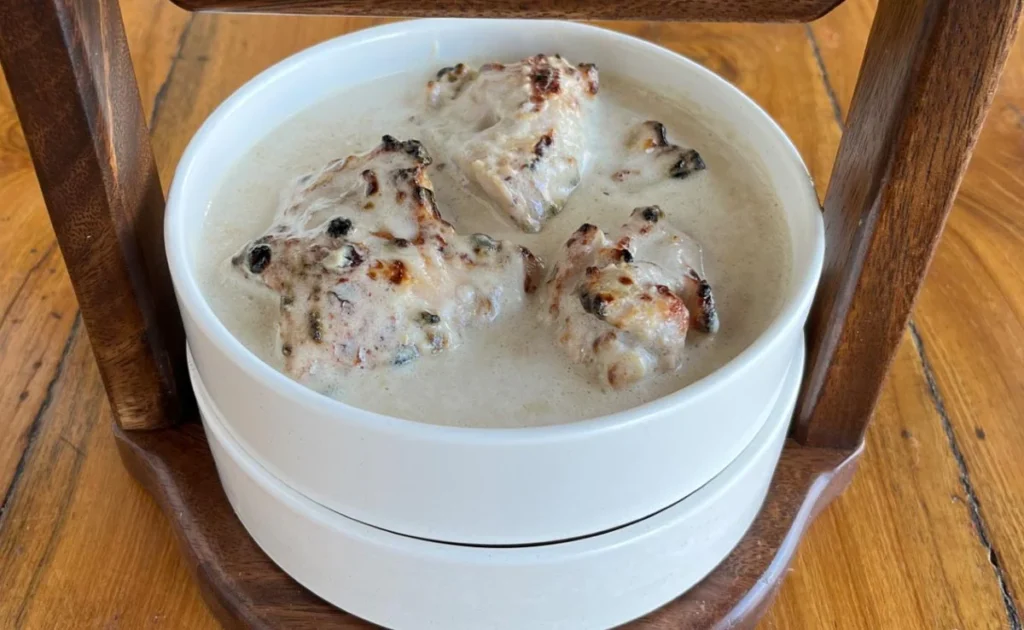 WhiteButterChicken recipe creamybutterchicken MughlaiChicken dish richgravy chickenrecipe indianchicken curryrecipe homemaderecipes cookingindia foodlover creamygravy northindianrecipe restaurantstylebutterchicken onioncashewgravy Indianfoodblog flavourfulcurry weekenddish bonelesschickenmeal tastyindianfood butterchickentwist festivecooking easychickenrecipe kitchenhacks