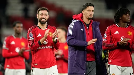 Gurupurab Guru Nanak Jayanti Manchester United Liverpool English football Sikh festival Guru Nanak Dev Ji Premier League Sikh community equality love service langar hymns Akhand Path Nagarkirtan Panj Pyare Prabhat Pheri full moon Kartik football news UK clubs religious celebration Sikh supporters prayers scripture recitation community feast social media wishes England clubs Sikh heritage spiritual festival birth anniversary holy book Guru Granth Sahib football fans multicultural UK diversity in sports religious harmony team