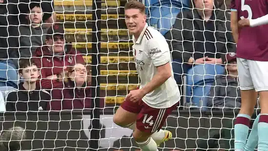 Viktor Gyokeres Arsenal striker Premier League Arsenal title race Mikel Arteta Arsenal news Arsenal attack Swedish footballer football interview Premier League season Arsenal performance Arteta tactics North London club Arsenal Gunners Premier League leaders Emirates Stadium football star player development Arsenal squad news Arteta leadership football style of play Arsenal goalscorer Arsenal transfer success