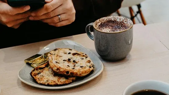 coffee bowel movement caffeine digestion gut health gastroenterologist Florida coffee effects warm beverages colon stimulation bile release antioxidants gut bacteria coffee urgency morning coffee bathroom coffee alternatives decaf cold brew iced coffee green tea digestive enzymes gastrointestinal tract stool movement healthy gut daily coffee habits laxative effect bowel habits warm drink digestion expert