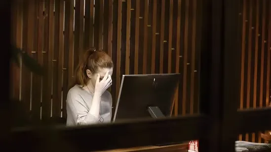 peppermint oil for headaches natural healing habits turmeric for inflammation ginger for digestion natural remedies for pain Dr Kunal Sood health tips Dubai wellness natural ways to relieve pain peppermint essential oil headache relief turmeric curcumin benefits ginger tea digestion benefits humidifier breathing sleep improvement natural home remedies natural pain relief home wellness tips Ayurvedic remedies natural healing doctor advice peppermint oil cooling relief herbal remedies health and wellness Dubai health news simple daily habits pain management natural lifestyle healthy living