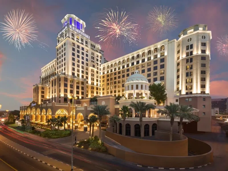 Kempinski Hotel Mall of the Emirates Dubai festive dining Dubai Christmas Dubai New Year Dubai holiday season Dubai Ski Dubai view Dubai winter wonderland Dubai festive getaway Dubai holiday meals Dubai gourmet takeaway Dubai roasted turkey Dubai festive sides Dubai yule log Dubai gingerbread houses Dubai Aspen Café festive afternoon tea Dubai London Tea Exchange Dubai sweets and savories Dubai seasonal