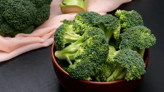 broccoli for weight loss broccoli benefits healthy winter vegetables weight loss diet high fiber foods metabolism boosting foods low calorie vegetables broccoli nutrition healthy eating tips cruciferous vegetables digestion boosting foods anti inflammatory foods antioxidant rich foods winter weight loss foods healthy lifestyle foods nutrient dense vegetables broccoli recipes healthy cooking methods steamed broccoli roasted broccoli broccoli stir fry broccoli soup broccoli salad weight management foods fat oxidation foods glucosinolates phenolic compounds vitamins in broccoli minerals in broccoli fiber rich foods protein and broccoli healthy meal ideas weight loss meals dietitian advice healthy metabolism foods broccoli preparation tips avoid overcooking broccoli healthy diet choices low calorie meals nutritious winter foods broccoli health research broccoli science backed benefits broccoli nutritional profile healthy dinner ideas plant based meals balanced diet foods