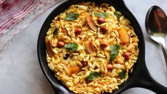 puffed rice upma mandakki upkari karnataka breakfast south indian breakfast light breakfast recipe easy breakfast indian traditional food puffed rice recipe mandakki recipe kurmura upma healthy breakfast quick breakfast easy digestion food indian morning meal vegetarian breakfast simple indian recipes karnataka cuisine north karnataka food rice based breakfast peanuts curry leaves turmeric lemon coconut coriander