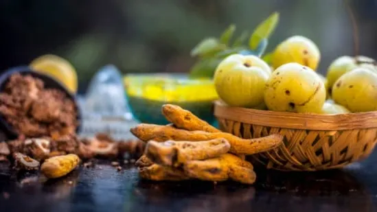 Amla Haldi Kanji recipe immunity drink winter detox fermented drink probiotic kanji amla benefits turmeric benefits kachi haldi amla juice immunity booster gut health drink Ayurvedic winter drink fermented foods digestion support detox beverage Indian traditional drink winter wellness natural immunity vitamin C rich drink antioxidant drink probiotic beverage kanji recipe North Indian kanji