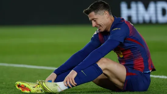 Robert Lewandowski Barcelona financial crisis goal bonus Bayern Munich transfer clause Lewandowski Barcelona debut season La Liga title Barcelona salary issues football contract bonuses Camp Nou striker goals Barcelona economy issues player bonus clause modern football finances elite football transfer news