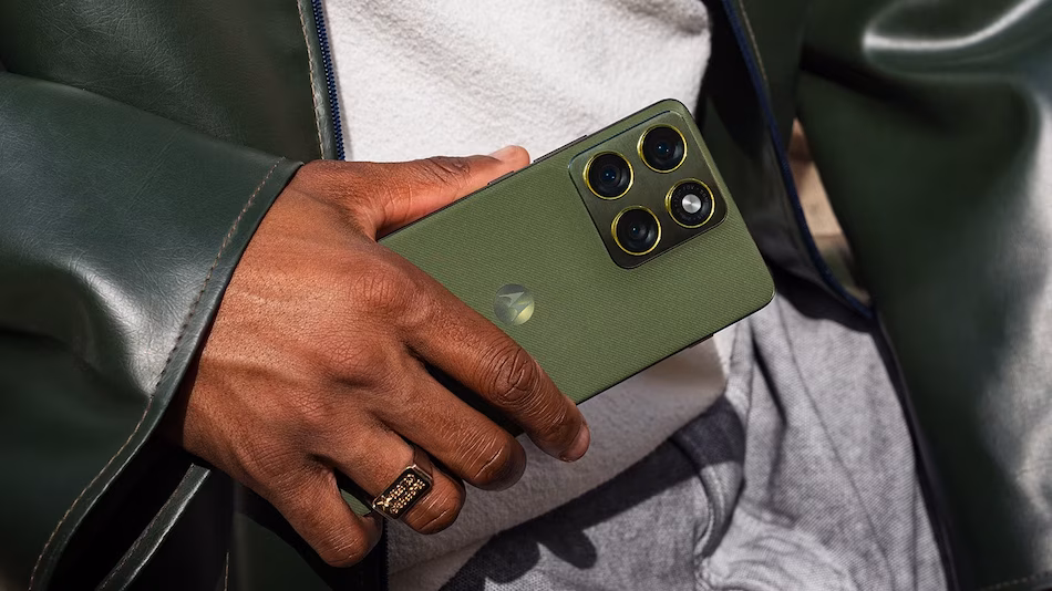 Motorola Edge 70 Motorola Edge 70 India launch Flipkart Motorola Edge 70 price Motorola Edge 70 specs Motorola Edge 70 features Motorola Edge 70 color options Motorola Edge 70 green Motorola Edge 70 grey Motorola Edge 70 slim design Motorola Edge 70 6.67-inch display Motorola Edge 70 120Hz display Motorola Edge 70 pOLED display Motorola Edge 70 Gorilla Glass 7i Motorola Edge 70 Snapdragon 7 Gen 4