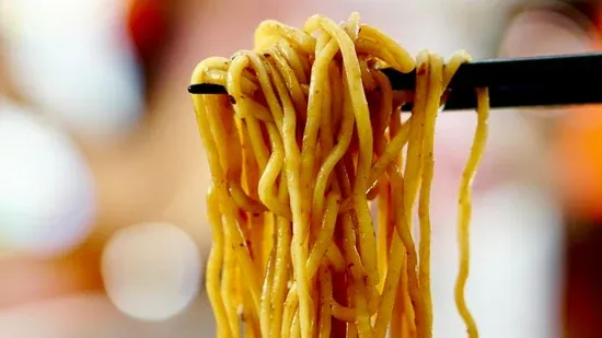 instant noodles health risk Mumbai surgeon warning TBHQ side effects microplastics in cup noodles MSG effects ultra processed food dangers Buldak ramen health issues instant noodles daily consumption gut health damage instant noodles inflammation risk unhealthy food habits instant noodles ingredients to avoid packaged food preservatives polystyrene cup hazards artificial flavours in noodles artificial colours in noodles