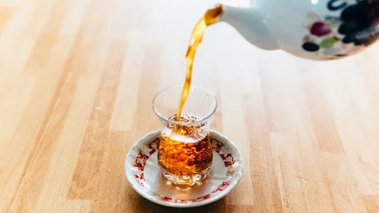 A US-trained gastroenterologist shares three practical tips to lose belly fat using intermittent fasting including the beginner-friendly 12-12 method smart fasting drinks and high-protein high-fibre food choices