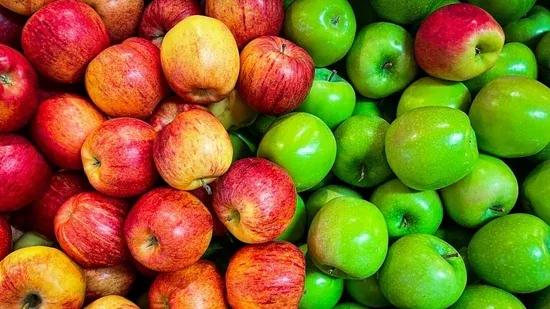 green apples red apples apple nutrition apple health benefits apple fiber pectin benefits antioxidants in apples quercetin catechin chlorogenic acid apple digestion low glycemic fruit healthy fruit choices vitamins in apples minerals in apples apple for weight loss green apple benefits red apple benefits daily fruit intake gut health natural fiber sources immune support antioxidant rich foods healthy diet tips apple skin nutrients