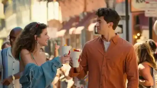 People We Meet on Vacation review Netflix romcom review Emily Henry adaptation romantic comedy film Netflix movie review Emily Bader Tom Blyth Brett Haley film review People We Meet on Vacation movie Netflix romance drama romcom analysis book to film adaptation Netflix January release winter romcom