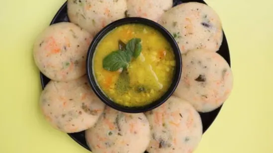 rava idli recipe suji idli sooji idli winter breakfast recipe gut friendly breakfast easy south indian breakfast instant idli recipe beginner idli recipe healthy indian breakfast homemade rava idli semolina idli recipe quick breakfast ideas winter morning food digestion friendly breakfast probiotic breakfast curd based idli no