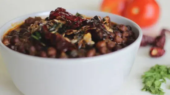 black chana curry kala chana recipe winter Indian food iron rich foods protein rich vegetarian meals grandma kitchen recipes traditional Indian curry healthy winter meals plant protein sources fibre rich Indian food kala chana benefits Indian comfort food winter energy foods home style Indian cooking slow cooked curry Indian