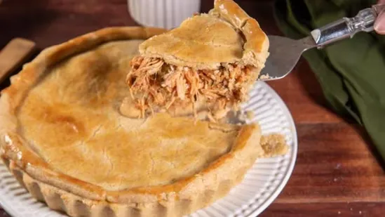 chicken tikka pie winter dinner recipe indo british food comfort food winter meals baked chicken dish shepherds pie alternative chicken tikka recipe family dinner ideas winter comfort recipes oven baked meals protein rich dinner indian british fusion home cooking winter food ideas make ahead dinner cosy meals