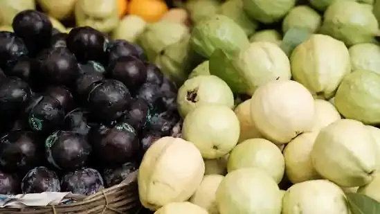 guava health benefits parents diet heart health diabetes management blood sugar control metabolic health ageing nutrition fibre rich fruits soluble fibre pectin benefits cholesterol reduction lipid profile improvement vitamin C rich fruit antioxidant foods inflammation reduction oxidative stress heart friendly fruits diabetes