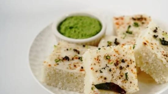 oats rava dhokla healthy breakfast recipe oats dhokla recipe quick breakfast ideas Indian healthy breakfast steamed breakfast oats recipe rava dhokla oats semolina recipe weight loss breakfast high fibre breakfast protein rich breakfast easy Indian recipes morning breakfast ideas healthy Indian food oats breakfast recipe