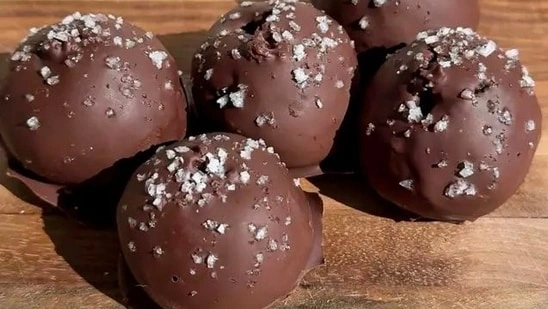 chocolate date balls recipe toddler dessert recipe no sugar snacks for toddlers healthy toddler treats date ball recipe easy toddler snacks chocolate date recipe without sugar toddler approved dessert healthy sweets for kids homemade toddler snacks food blogger