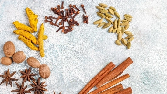 cloves for bloating cloves for acidity digestive health spices Indian home remedies for gas cloves benefits gut health cloves eugenol benefits natural remedy for acidity Indian spices for digestion cloves for inflammation cloves antioxidants digestive enzymes cloves H pylori natural treatment cloves after meals how many cloves