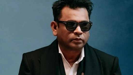 AR Rahman Chennai concert AR Rahman kneels to audience AR Rahman Wonderment Tour AR Rahman live performance AR Rahman viral video AR Rahman Raayan song Adangatha Asuran concert AR Rahman fans reaction AR Rahman Valentine Day concert AR Rahman emotional moment AR Rahman Chennai stadium AR