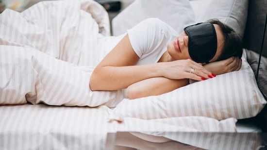 white noise sleep pink noise sleep coloured sleep noise sound therapy for sleep white noise benefits pink noise benefits sleep sounds bedtime healthy sleep habits non drug sleep aids pulmonologist sleep advice sleep noise risks white noise volume level pink noise deep sleep slow wave sleep brain activity sleep