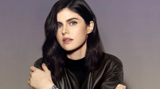 Alexandra Daddario Andrew Form divorce Alexandra Daddario separation Hollywood celebrity split Alexandra Daddario news Andrew Form producer marriage breakup celebrity co parenting news Alexandra Daddario son Alexandra Daddario husband Andrew