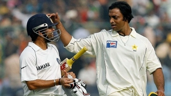 Shoaib Akhtar interview Saqlain Mushtaq rivalry Sachin Tendulkar wicket India Pakistan cricket 1998 99 Pakistan tour of India Chennai Test 1999 Delhi Test 1999 India vs Pakistan 1990s cricket Shoaib Akhtar knee injury Saqlain Mushtaq knee problems Sachin Tendulkar vs Pakistan fast bowling rivalry India Pakistan Test